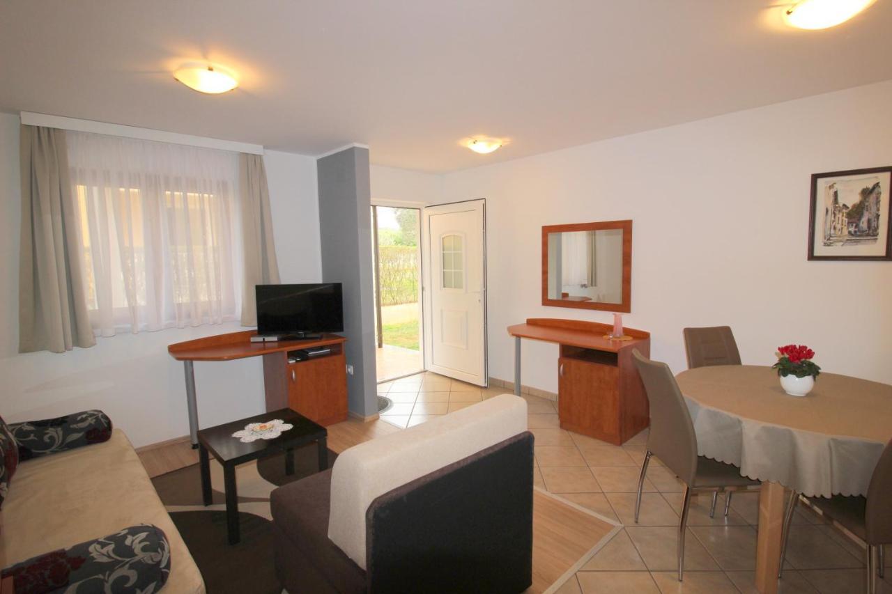 Gogo 2+2 Apartamento Novigrad Istria Exterior foto